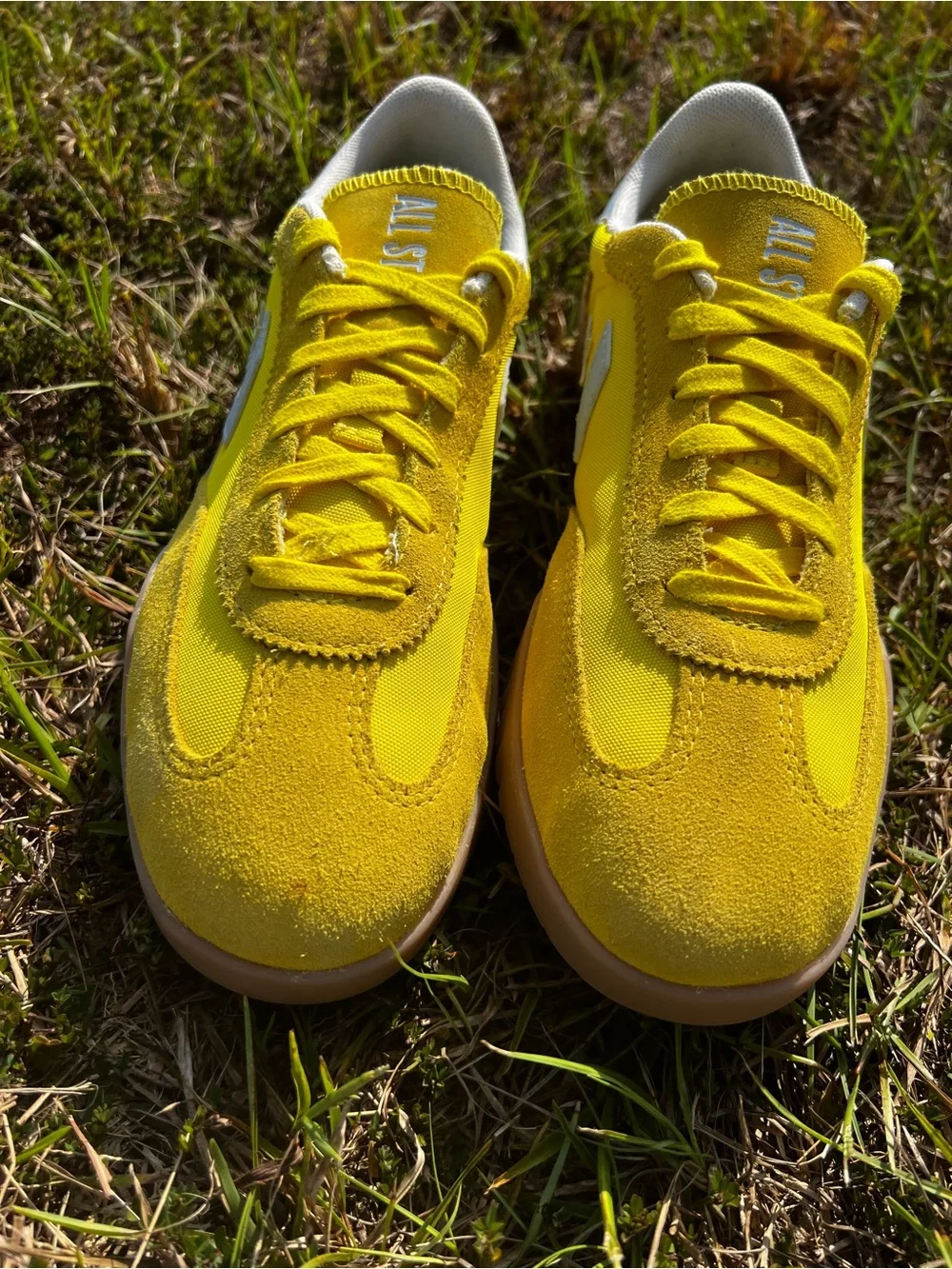 CLEAN Converse size 8.5 Womens Run Star Trainer Wren Yellow shoes